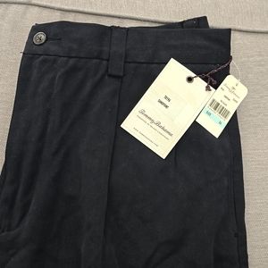 Tommy Bahama mens 100% silk shorts size 34 in black.